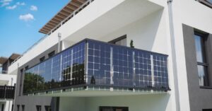 Warum eine Mini Solaranlage Balkon sinnvoll ist